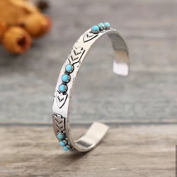 Southwest Style Turquoise Arrow Cuff Bracelet - Picture 2 of 5